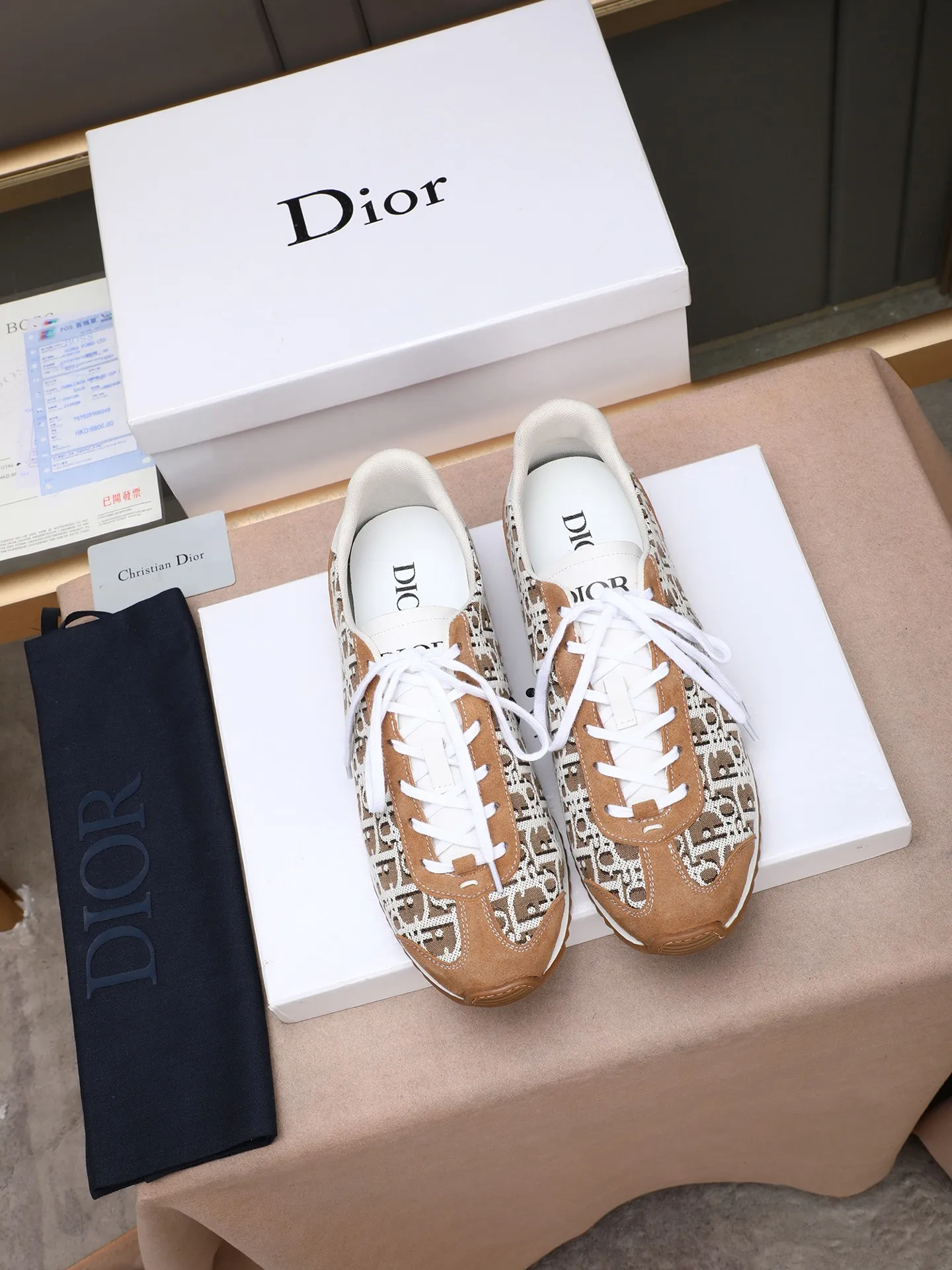 Men's shoes💰440 Dior【Dior】😘😘High-end series of casual men's shoes, simple and elegant👍👍👍The upper is made of first-layer genuine leather spliced ​​with Dior's special material [sun][sun]; imported first-layer sheepskin lining; special outsole, wear-resistant, lightweight, the overall design is harmonious and unified without lacking personality 👣🌟✨You deserve it! Multiple colors to choose from! 😍Size 38～44. (45 custom-made) The picture above is a big seller🔥🔥🔥